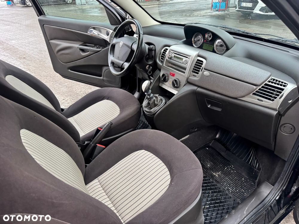 Lancia Ypsilon Y 1.4 8v Oro - 10