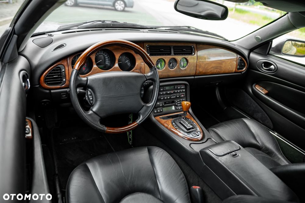 Jaguar XK8 - 33
