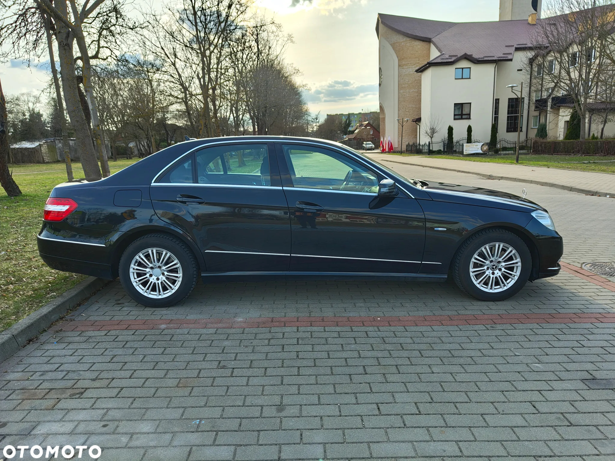 Mercedes-Benz Klasa E 250 CGI BlueEffICIENCY - 2