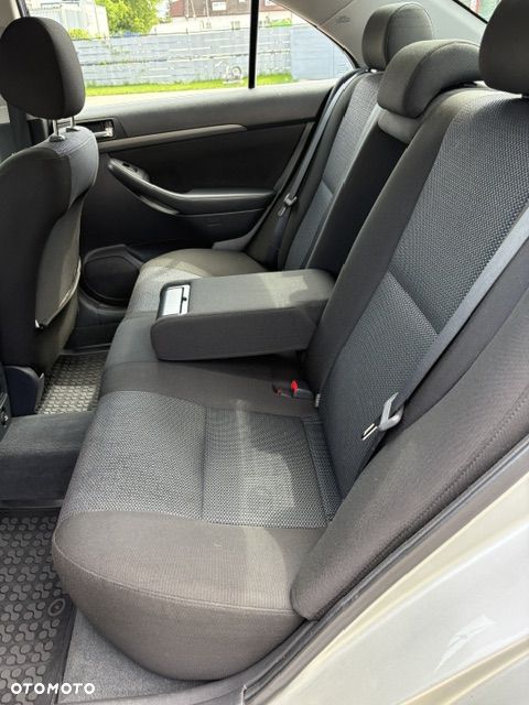 Toyota Avensis 2.2 D-4D Sol Platinium - 7