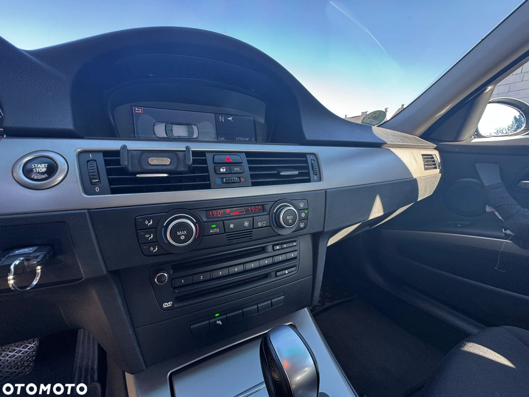 BMW Seria 3 318i Touring - 14