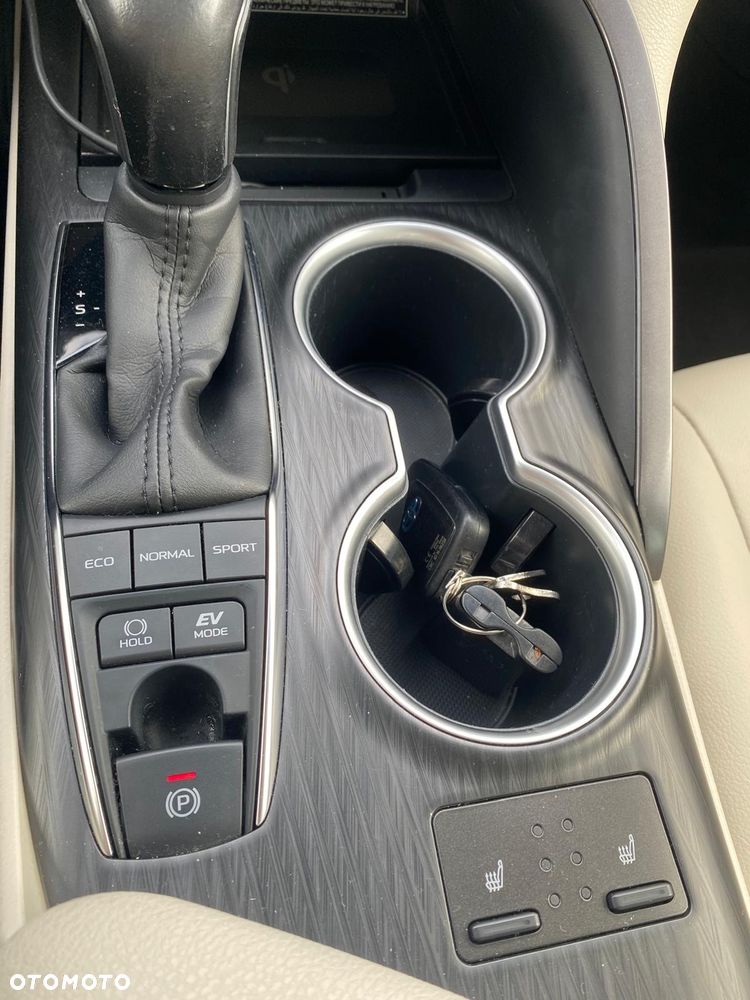 Toyota Camry 2.5 Hybrid Executive CVT - 8