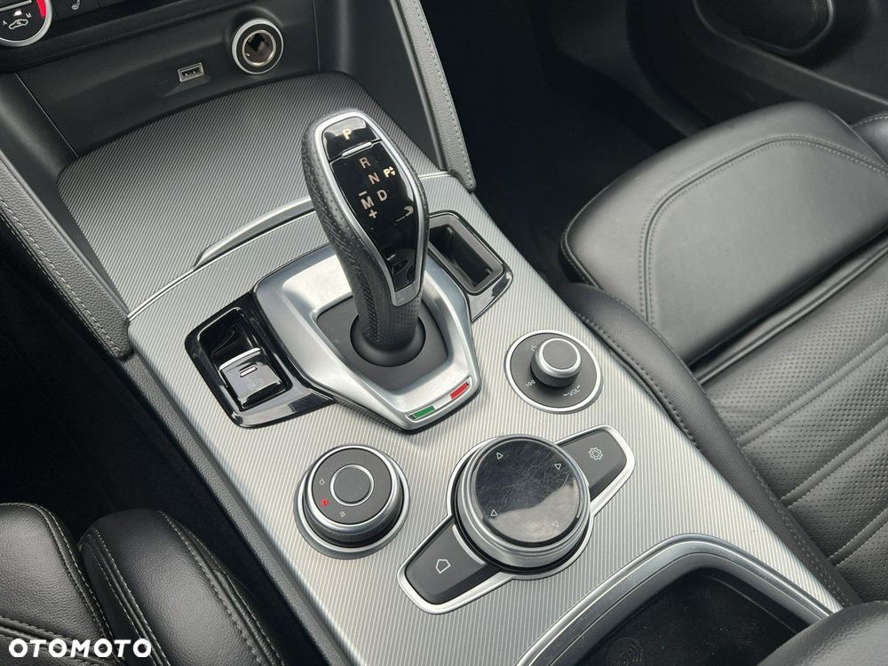 Alfa Romeo Stelvio - 13
