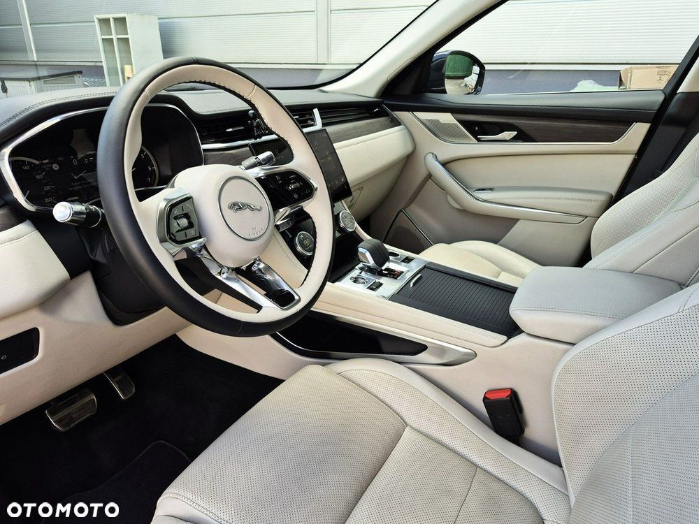 Jaguar F-Pace - 21