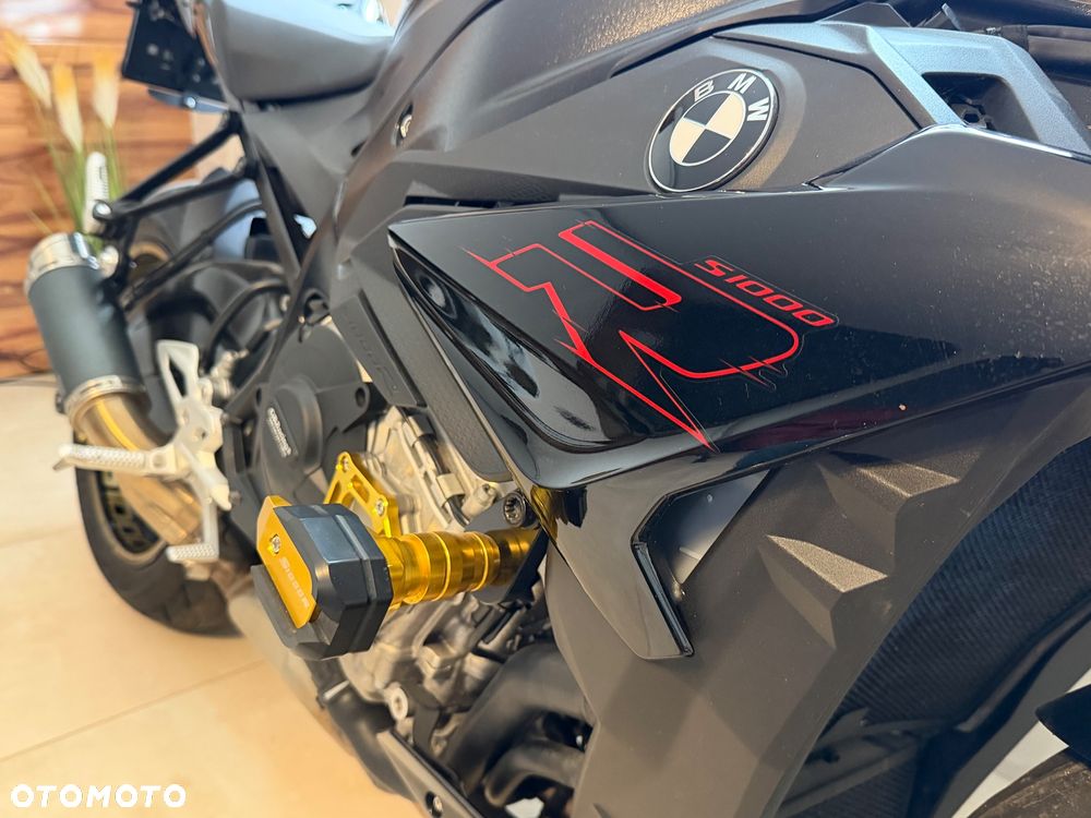 BMW S - 9