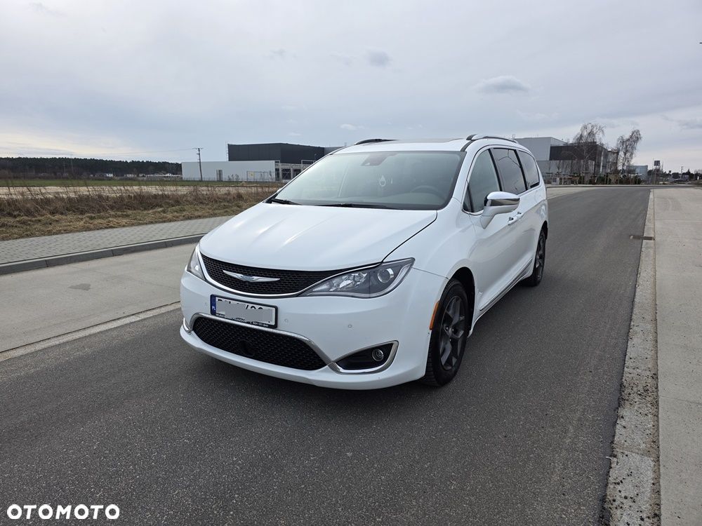 Chrysler Pacifica - 1