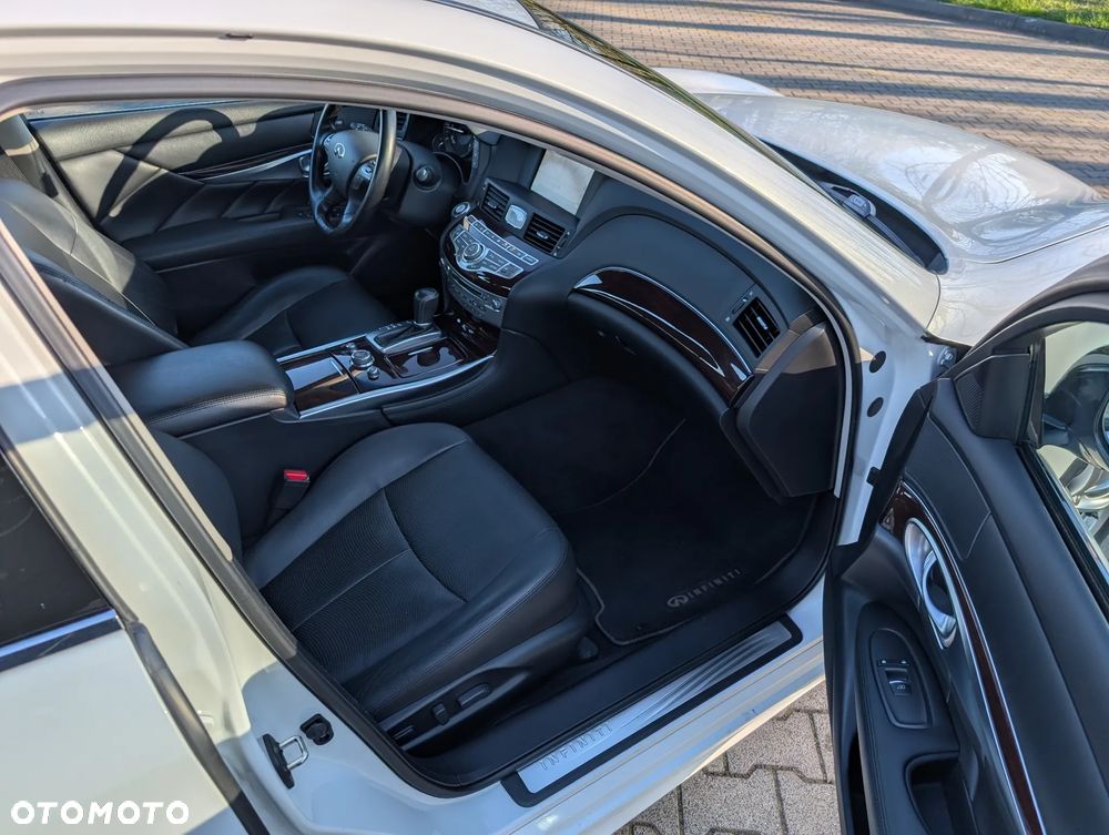 Infiniti Q70 - 19
