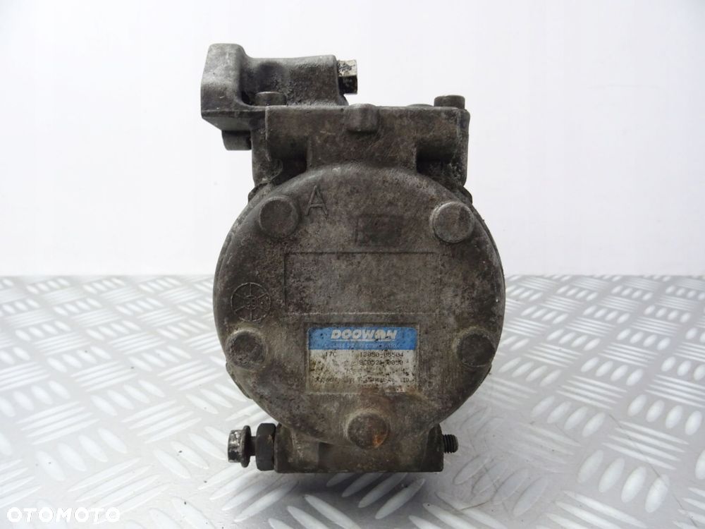 Sprężarka klimatyzacji Kia Carnival I 1998-2005 9C052-0050 ORYGINAŁ - 4