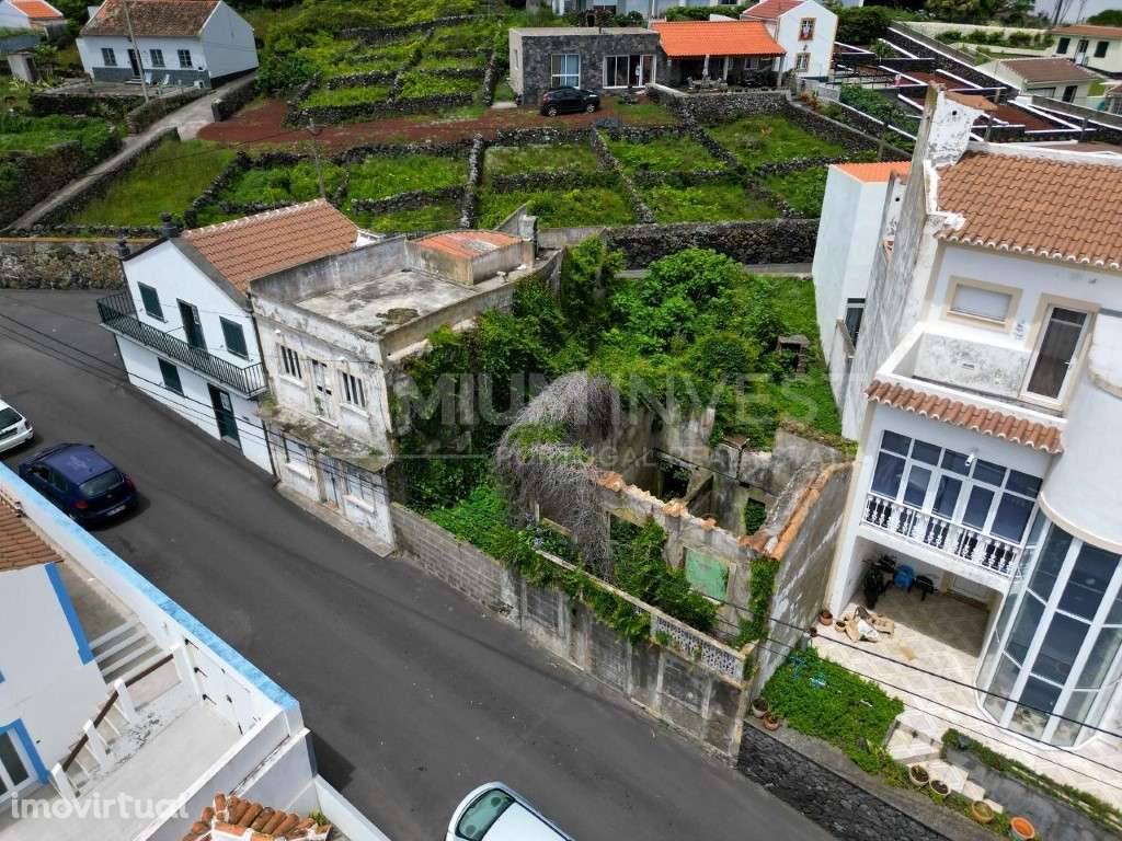 Duas moradias e um terreno para recuperar em Serretinha / Angra - Grande imagem: 5/15