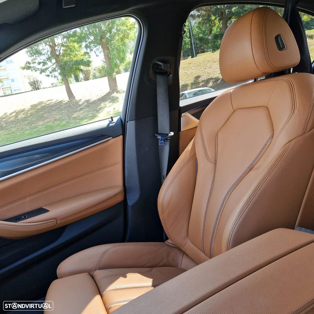 BMW 530 e Pack M - 12