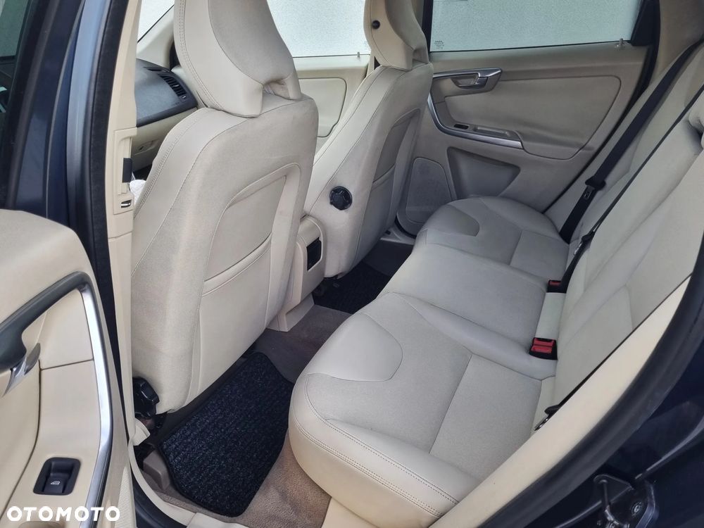 Volvo XC 60 D3 Momentum - 10