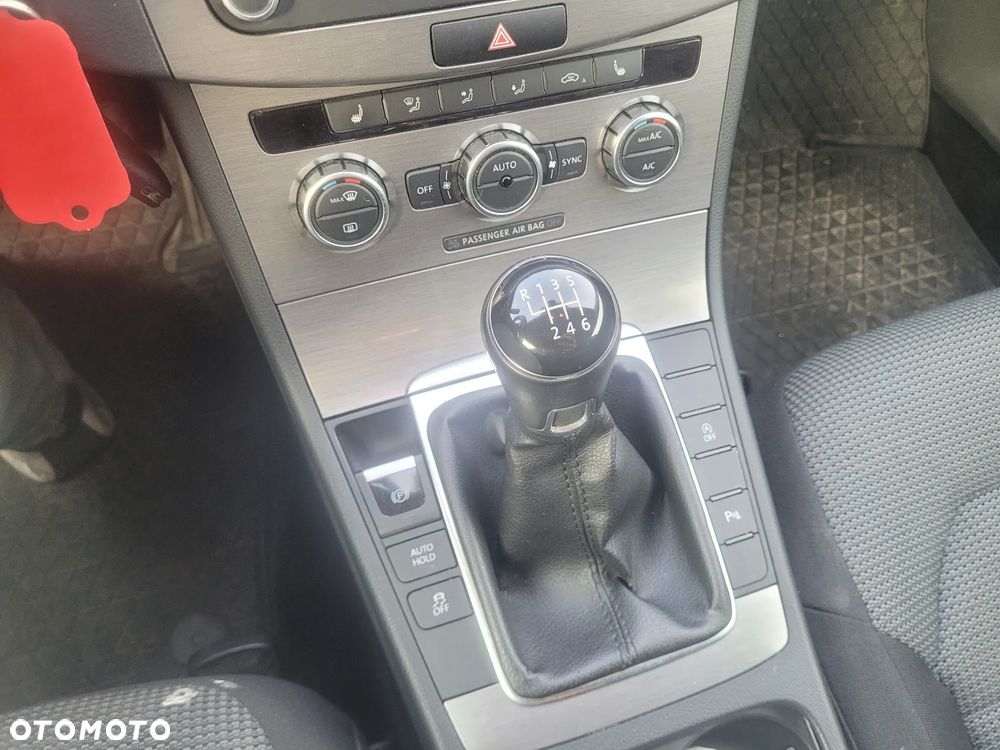 Volkswagen Passat - 14