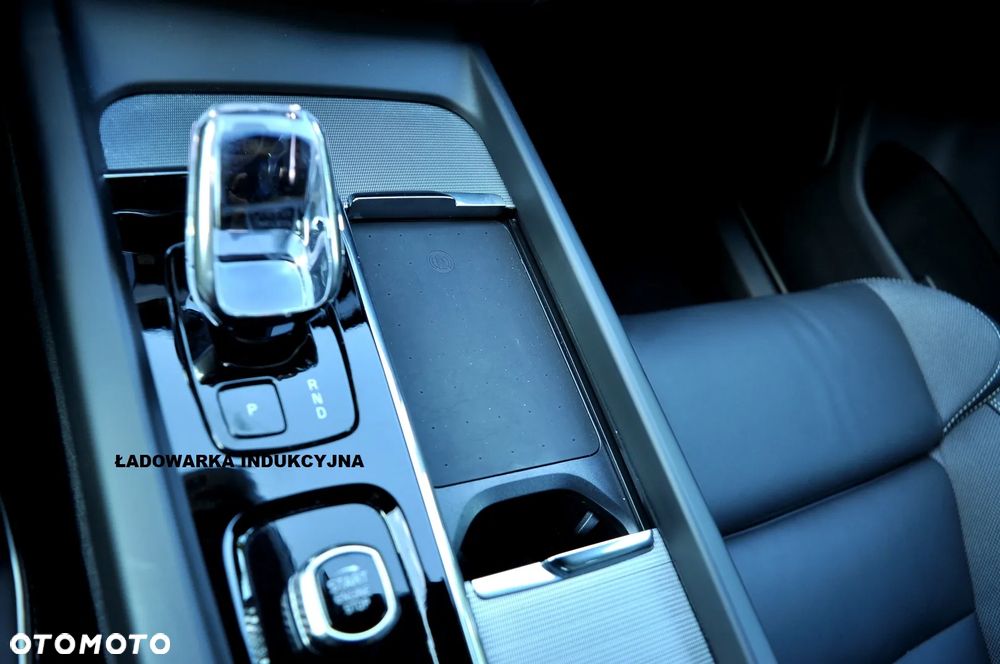 Volvo XC 60 B4 D AWD Plus Dark - 32