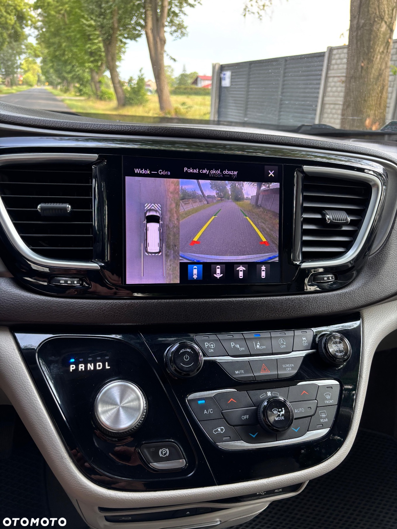 Chrysler Pacifica - 10