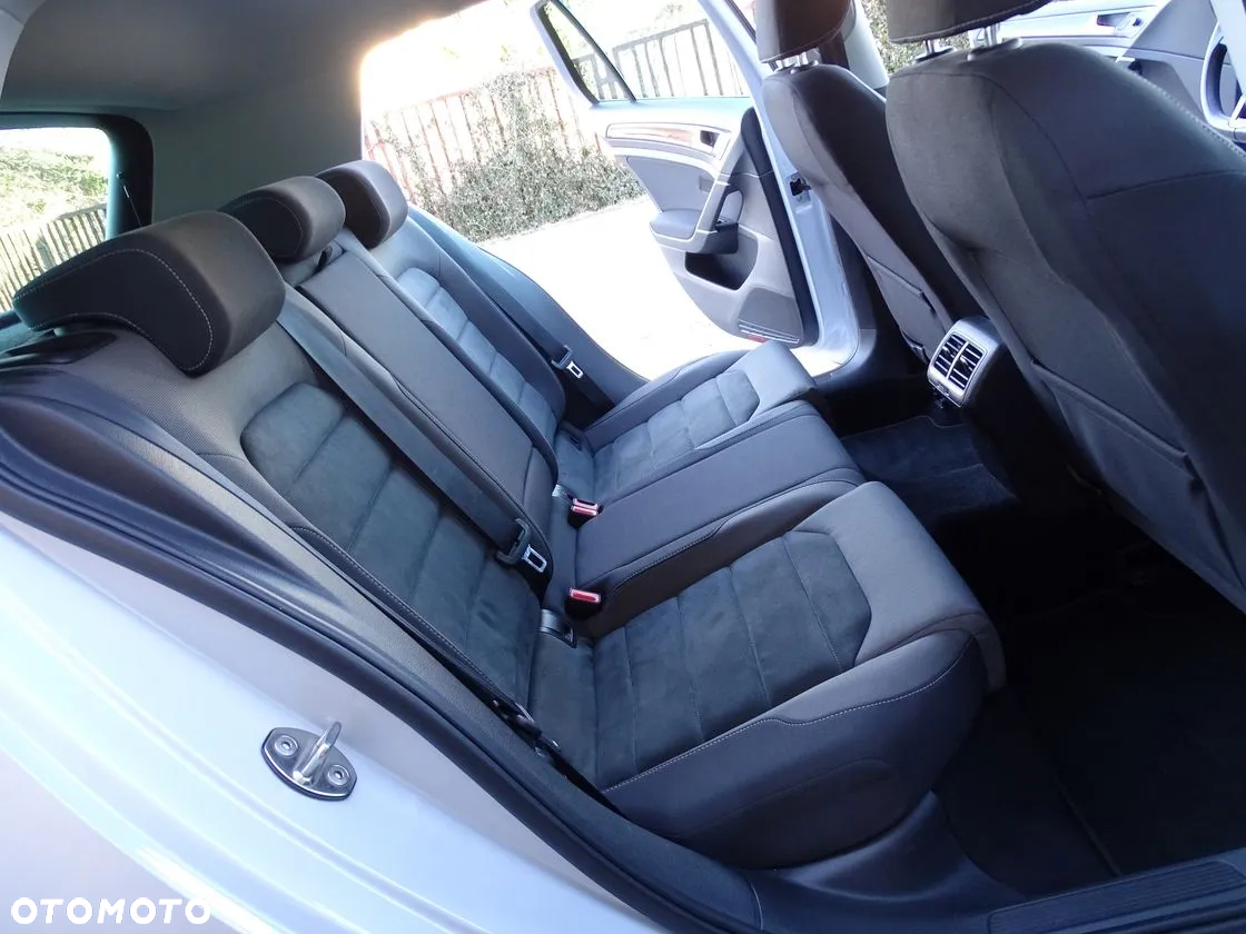 Volkswagen Golf - 24