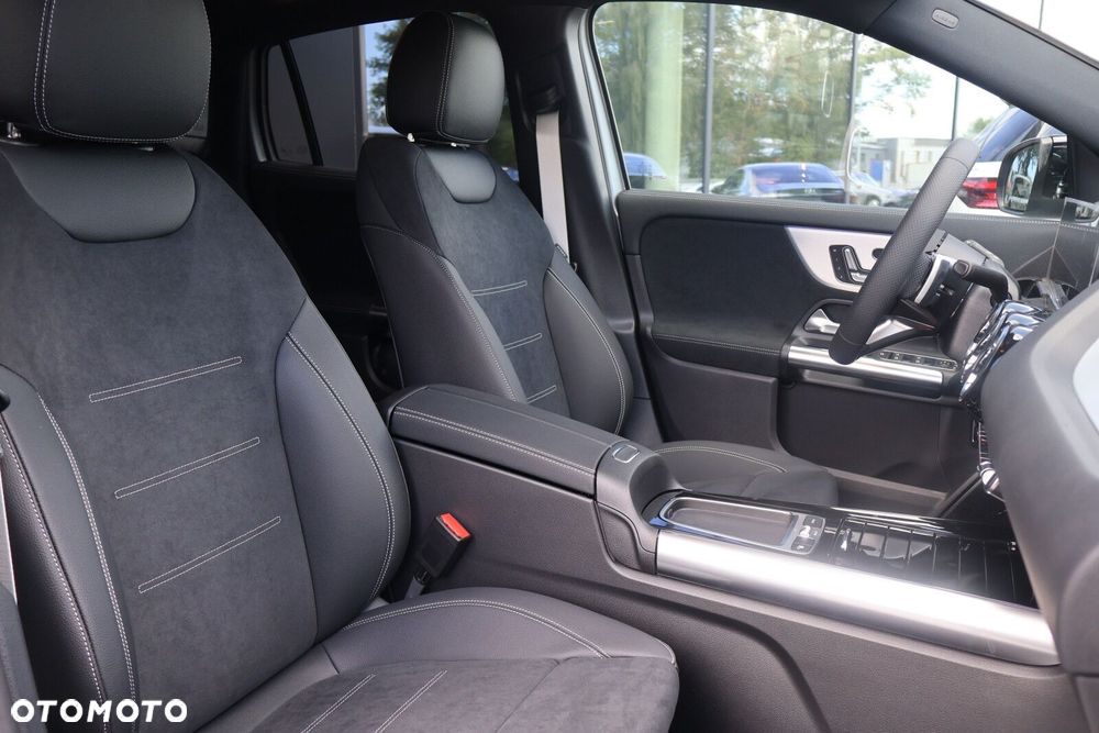 Mercedes-Benz GLA - 11