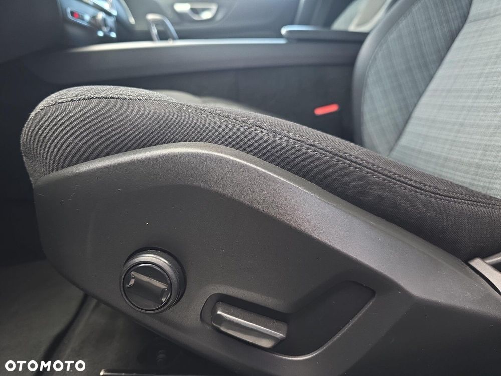 Volvo V60 B3 B Momentum Core - 11