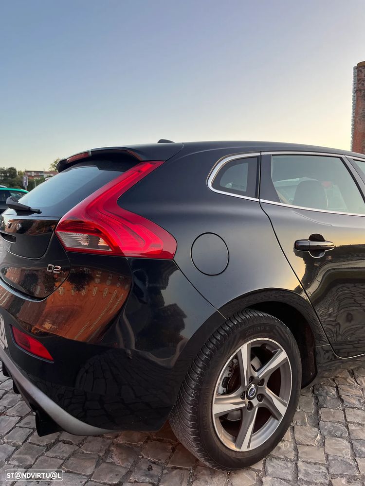Volvo V40 D2 R Design - 8