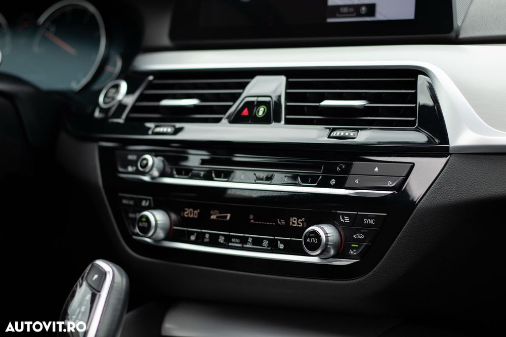BMW Seria 5 530d xDrive AT - 11