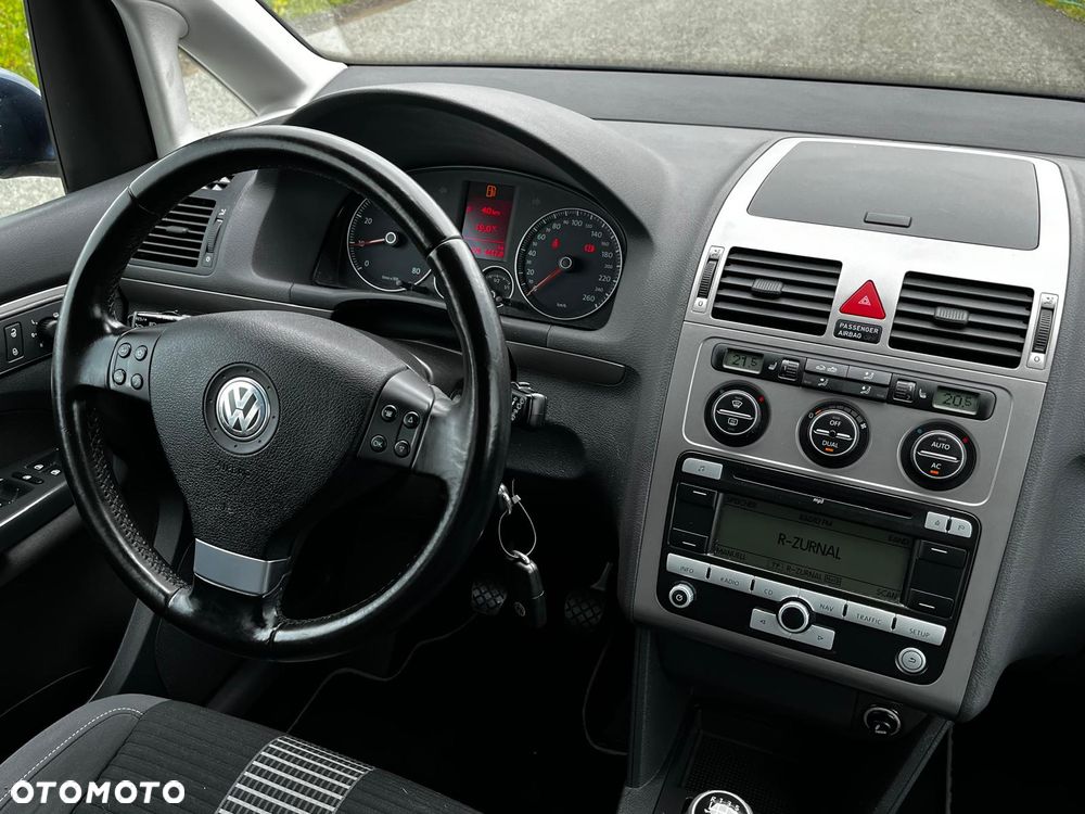 Volkswagen Touran - 15