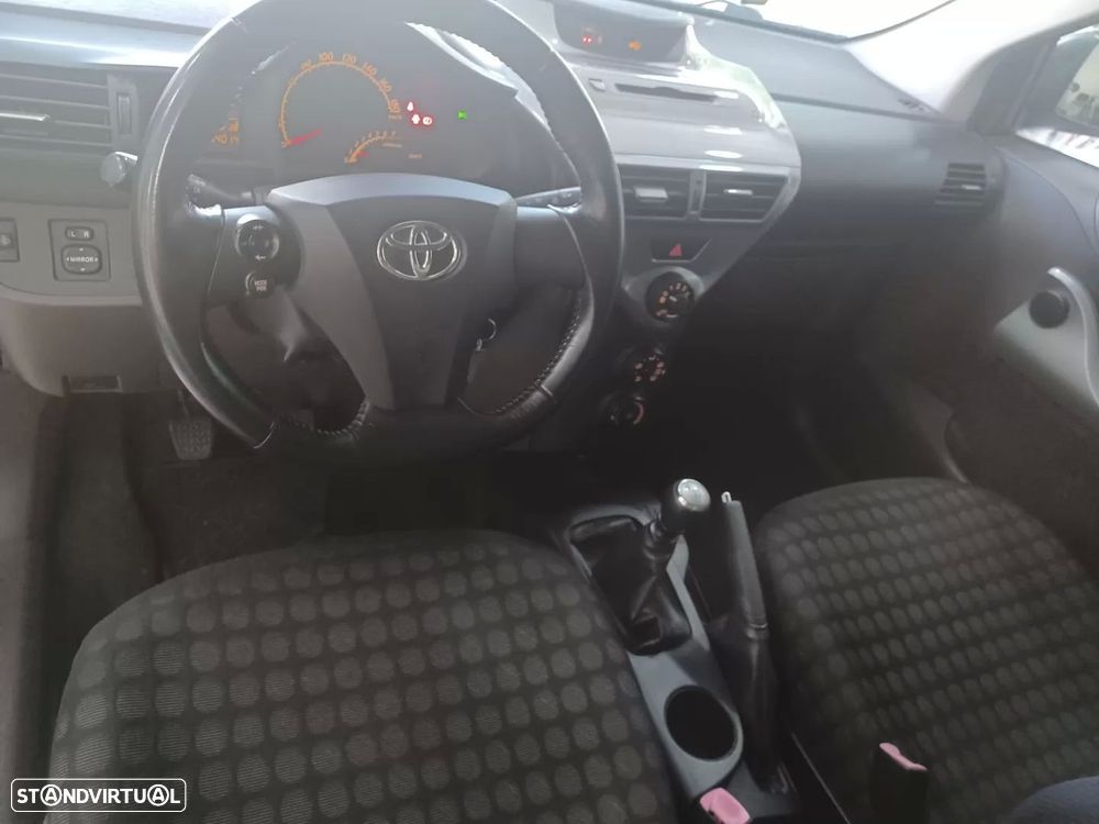 Toyota iQ 1.0 VVT-i Essential+AC - 10