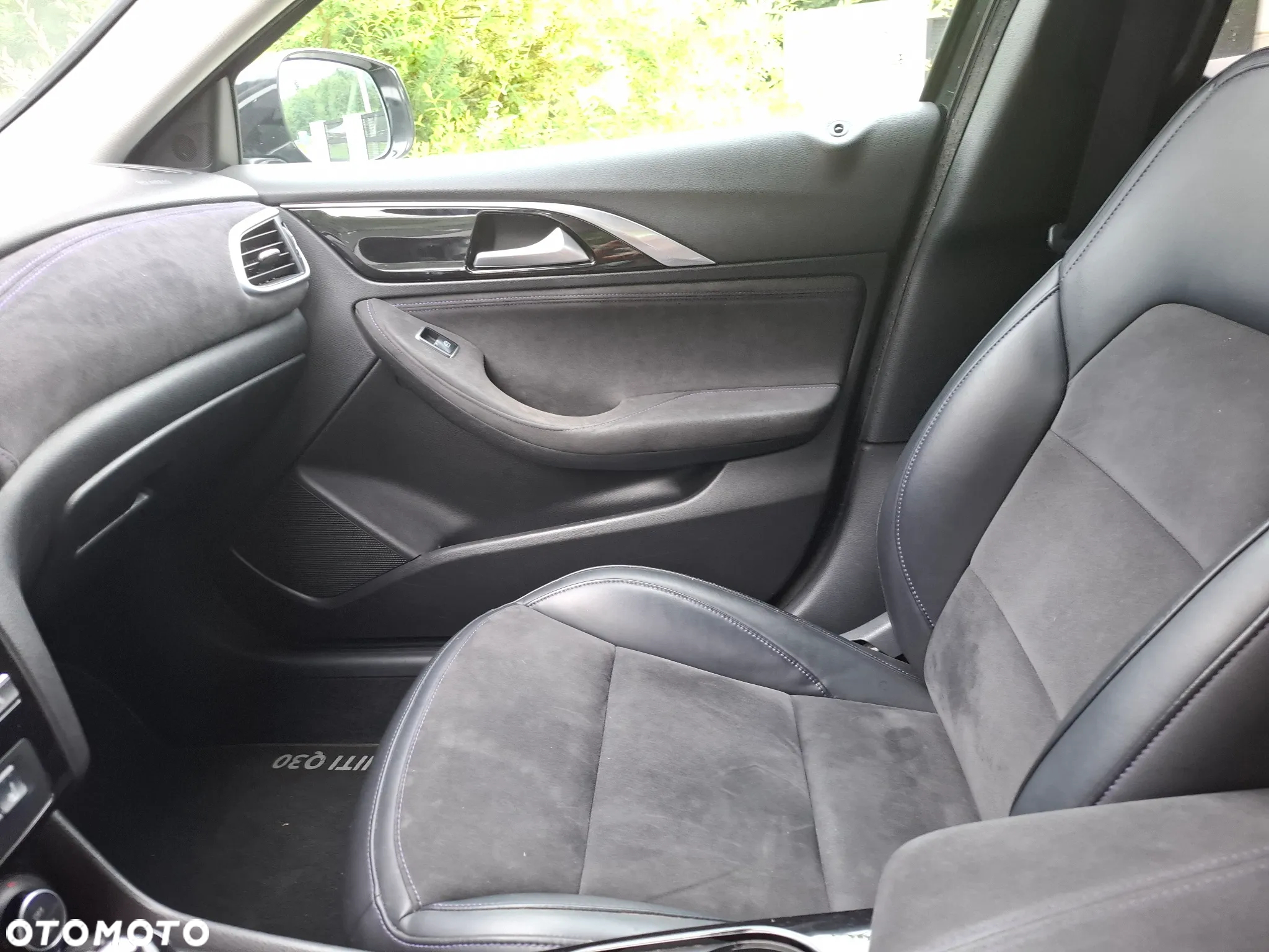 Infiniti Q30 1.6t Premium - 12