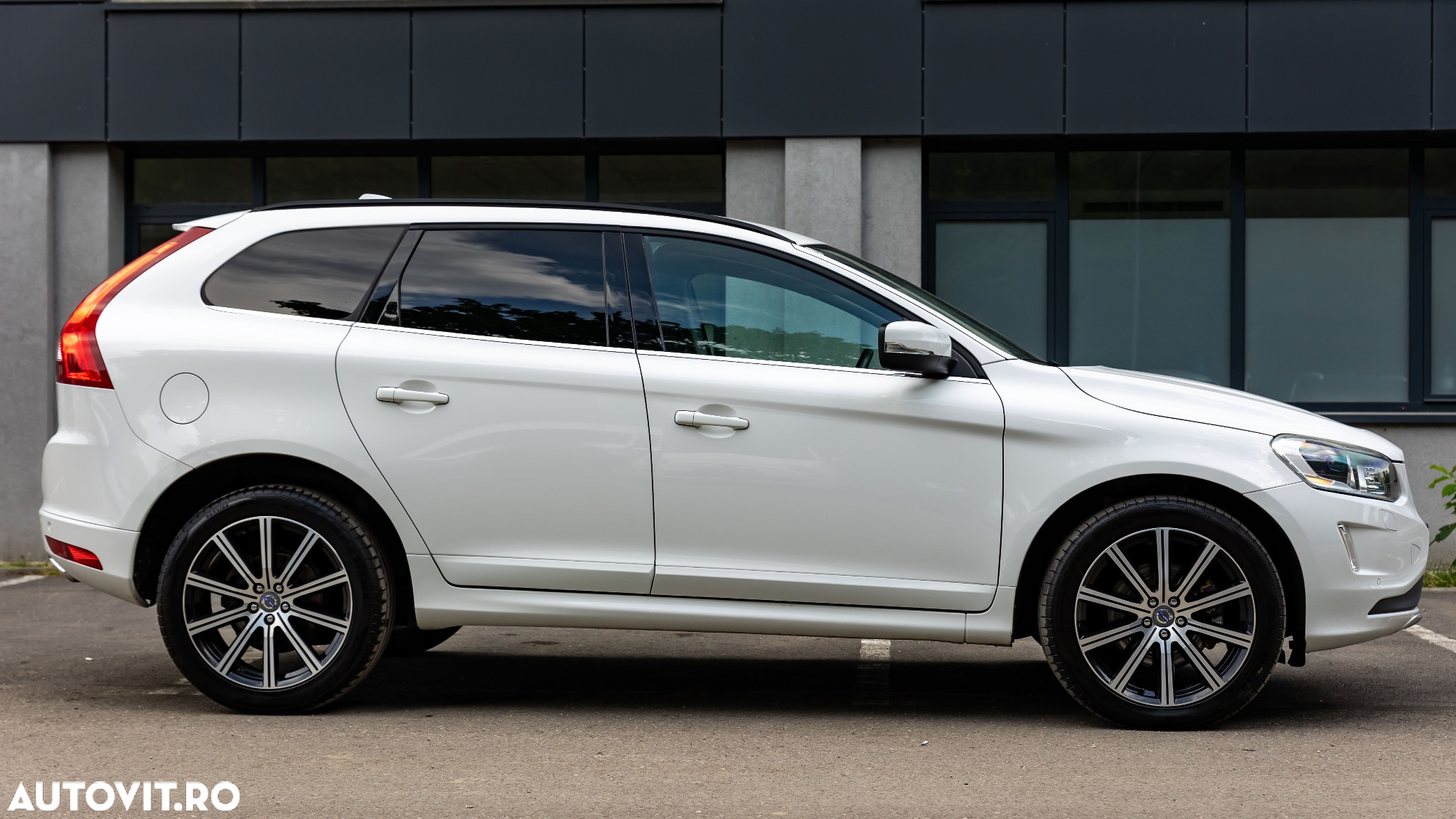 Volvo XC 60 D4 Geartronic Momentum Pro - 25