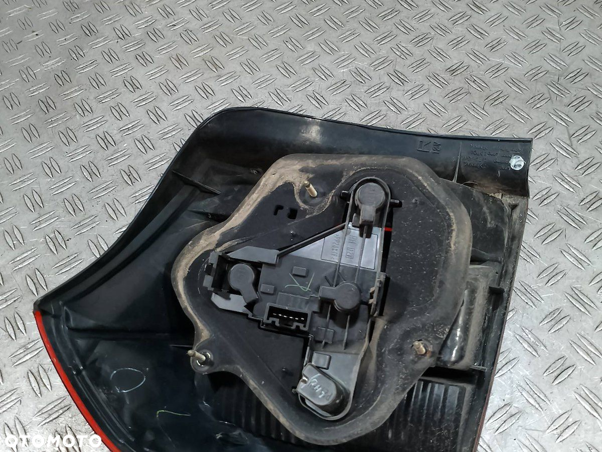LAMPA TYLNA PRAWA TOYOTA COROLLA E12 HATCHBACK - 5