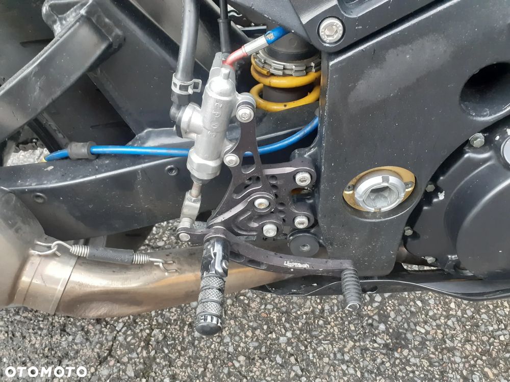 Suzuki GSX-R - 16