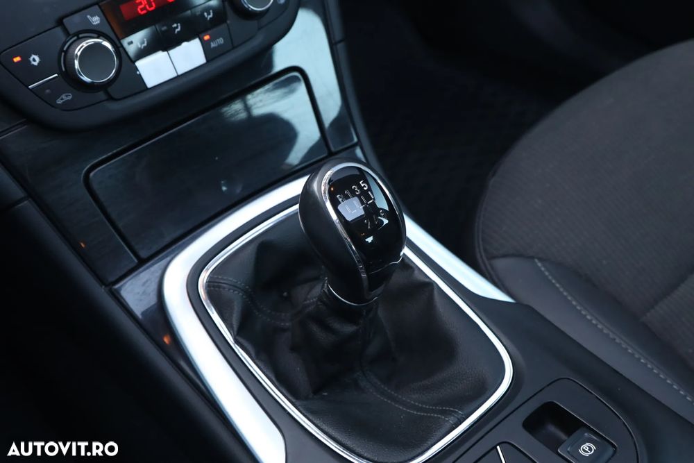 Opel Insignia 2.0 Turbo - 29