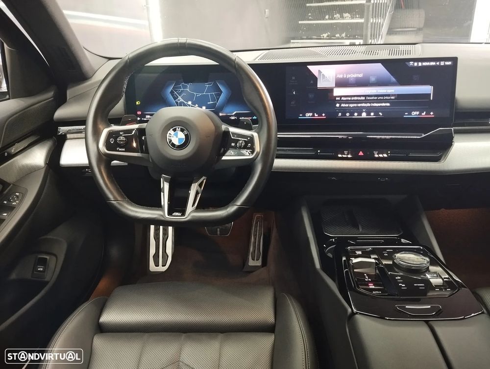 BMW 520 d Pack Desportivo M - 15