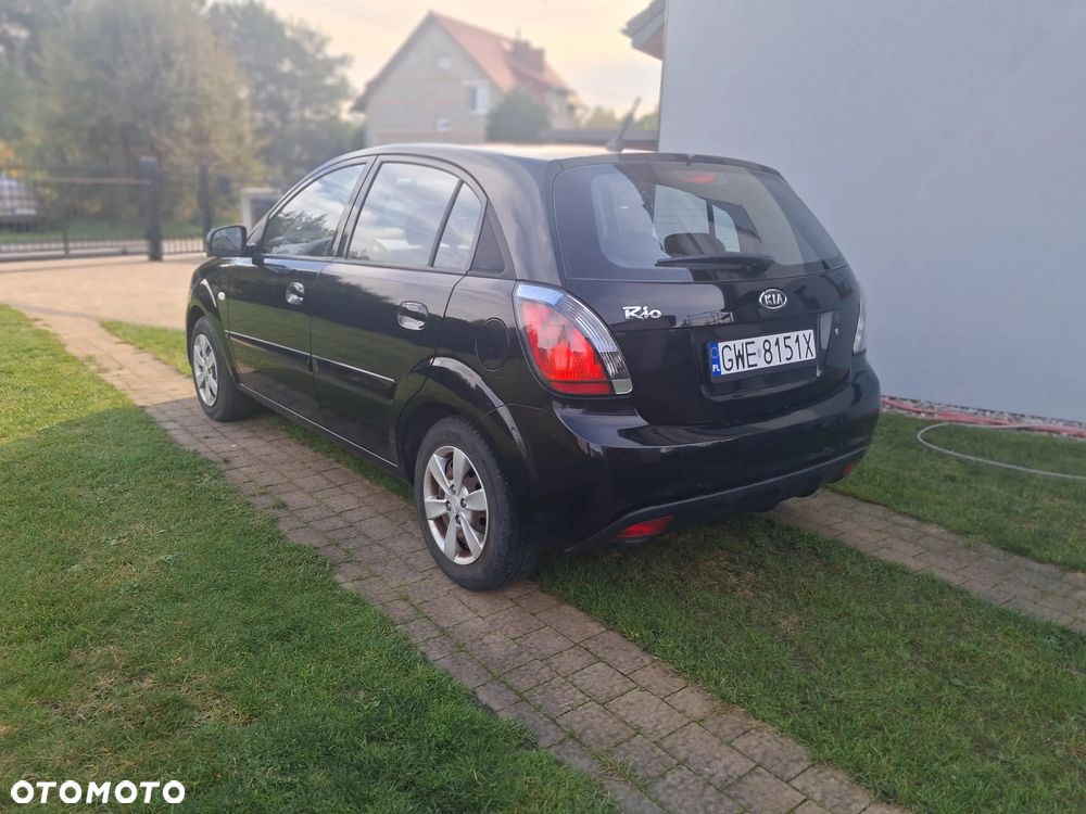 Kia Rio - 5