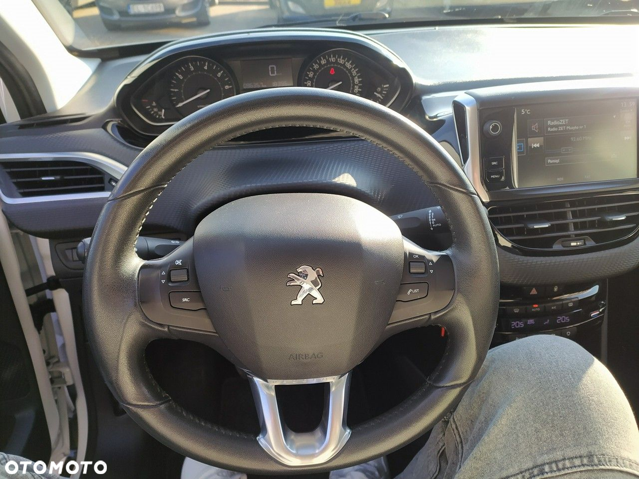 Peugeot 2008 1.2 Pure Tech Style S&S - 19