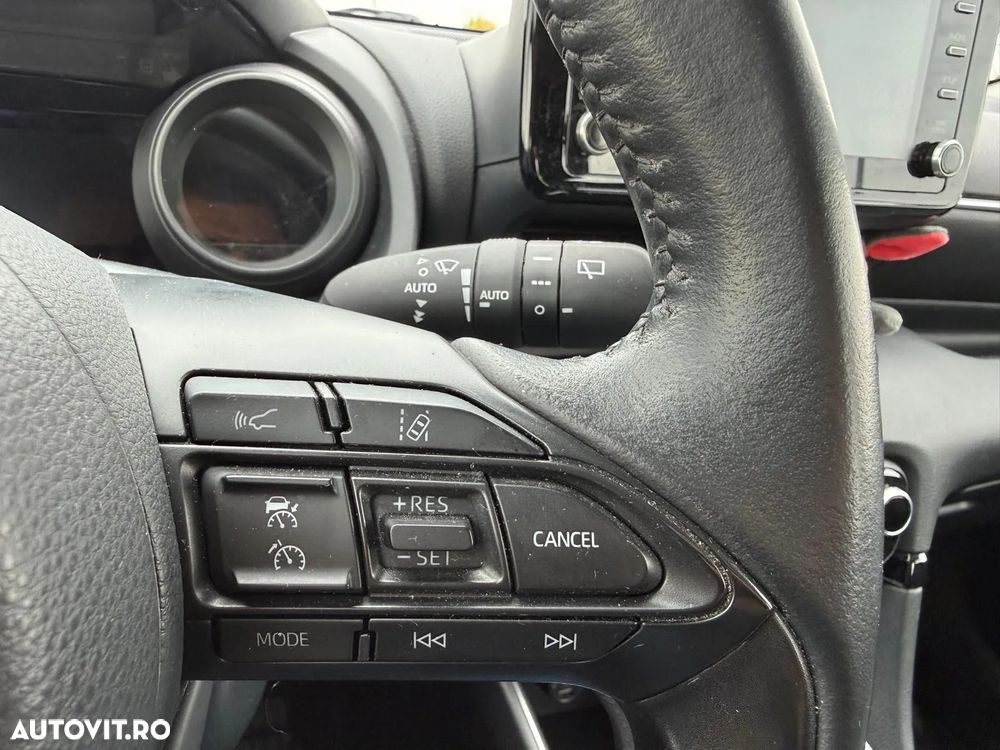 Toyota Yaris 1.5 VVT-i HSD Dynamic Plus - 15