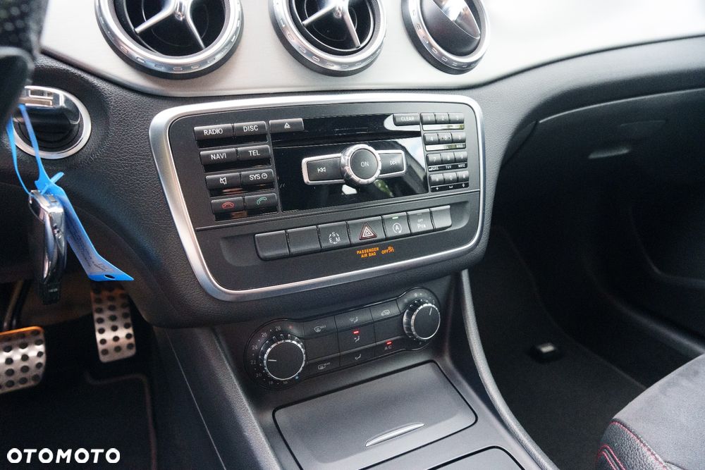 Mercedes-Benz GLA 180 7G-DCT AMG Line - 20