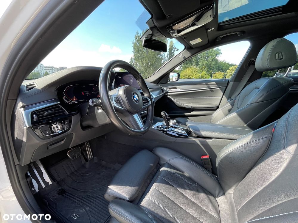 BMW Seria 5 540i xDrive mHEV M Sport sport - 34