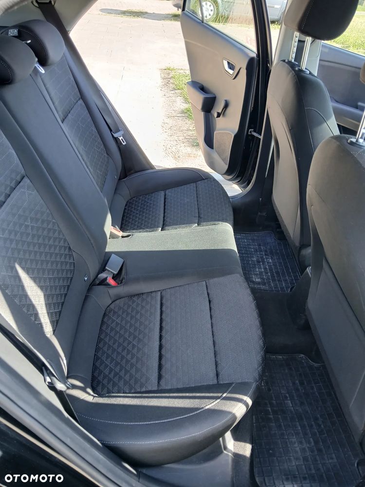 Kia Rio 1.2 L - 9