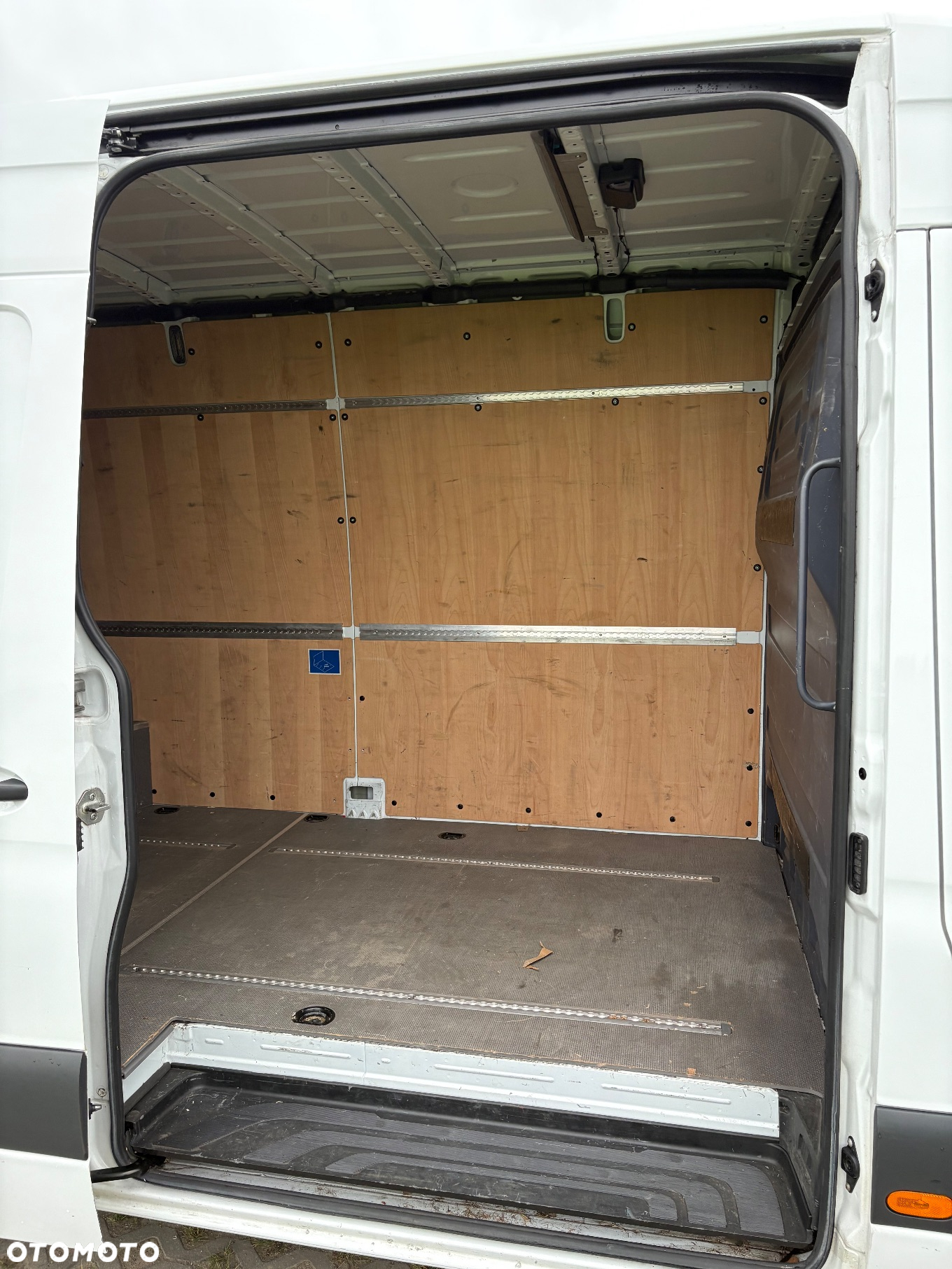 Mercedes-Benz Sprinter - 15