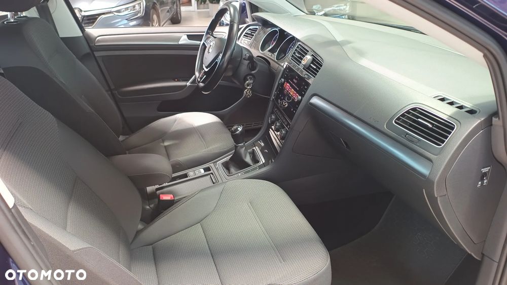 Volkswagen Golf - 23