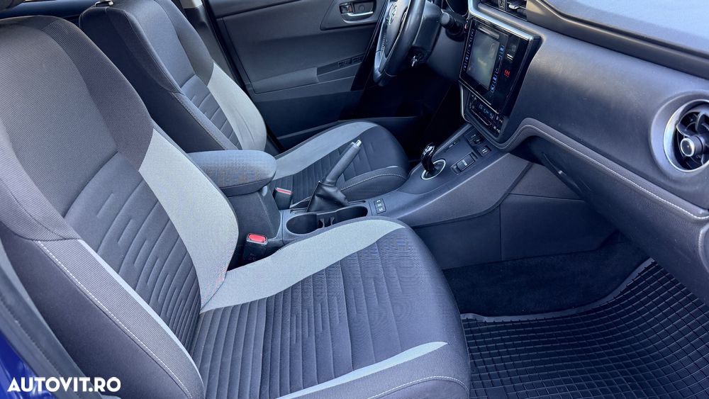 Toyota Auris 1.8 L VVT-i HSD Luna - 11