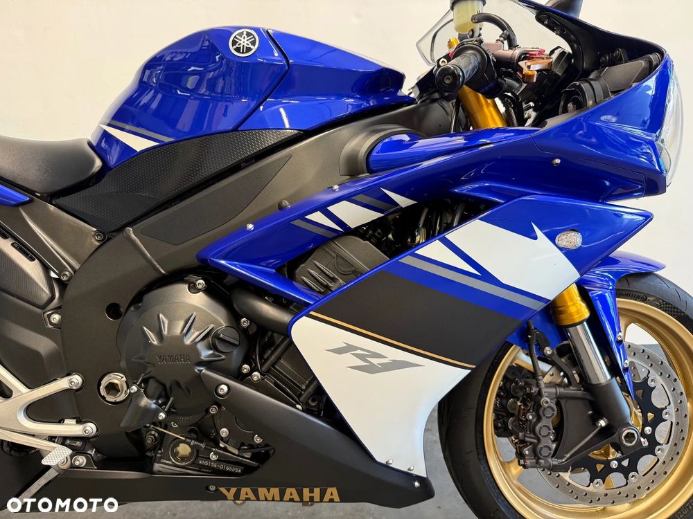Yamaha R1 - 11