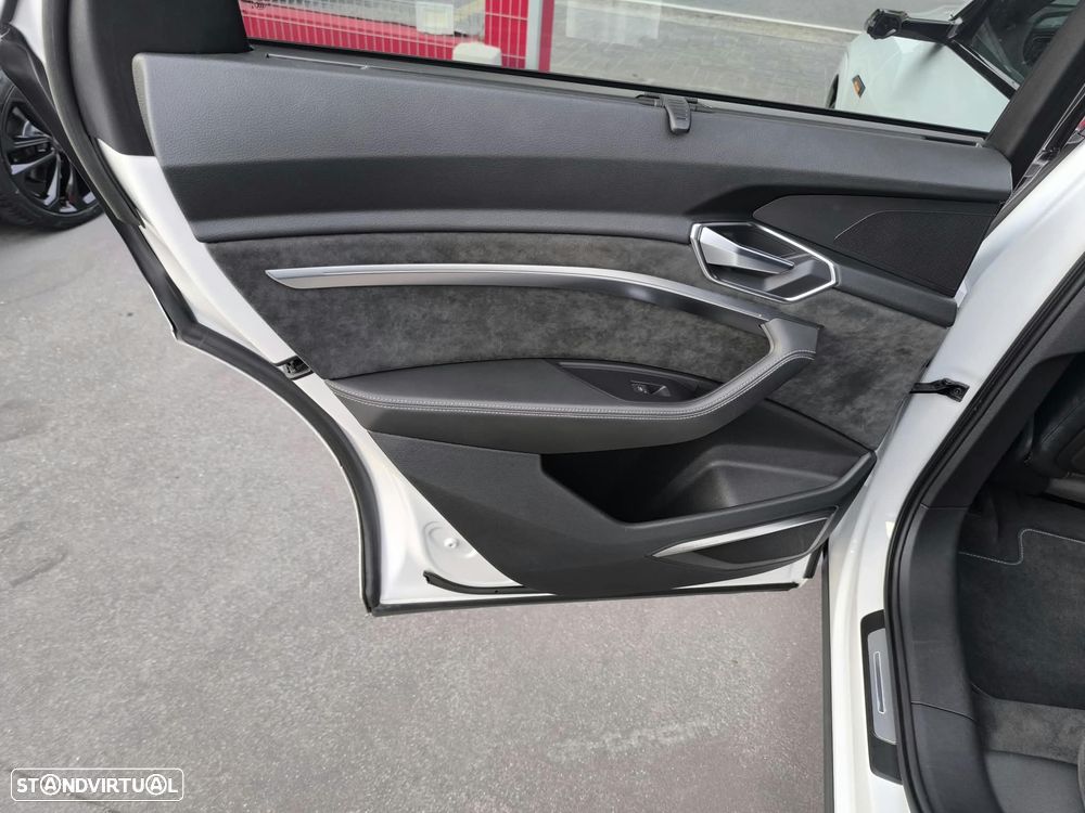 Audi e-tron 55 quattro S line - 31