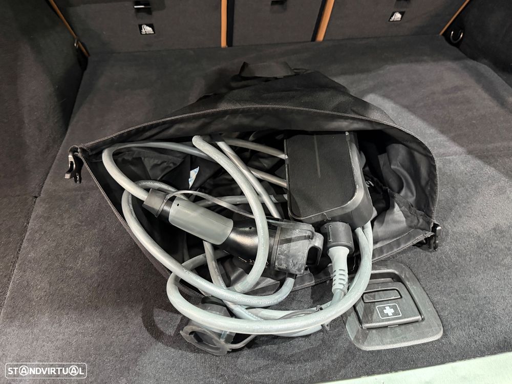 BMW 330 e Pack Desportivo M Pro Auto - 37