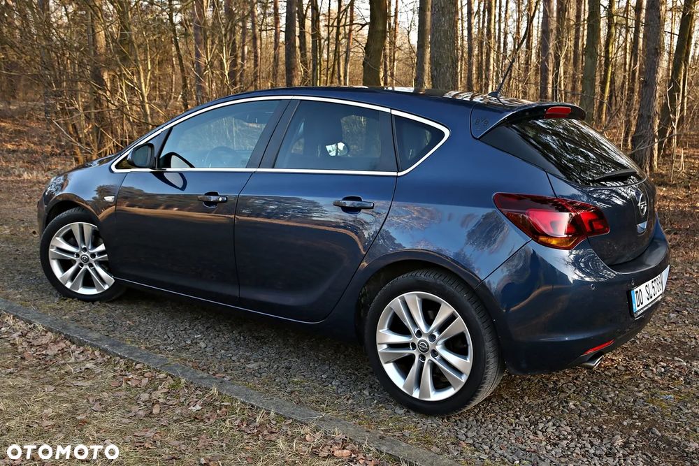 Opel Astra 1.6 Turbo - 26