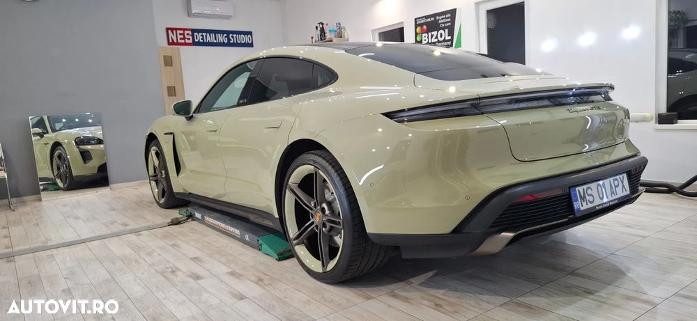 Porsche Taycan GTS - 22