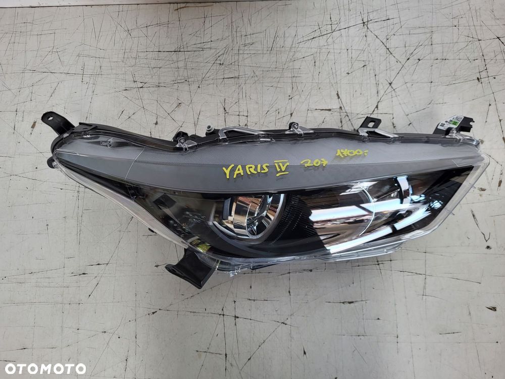 lampa przód przednia prawa toyota yaris iv 2020- - 10