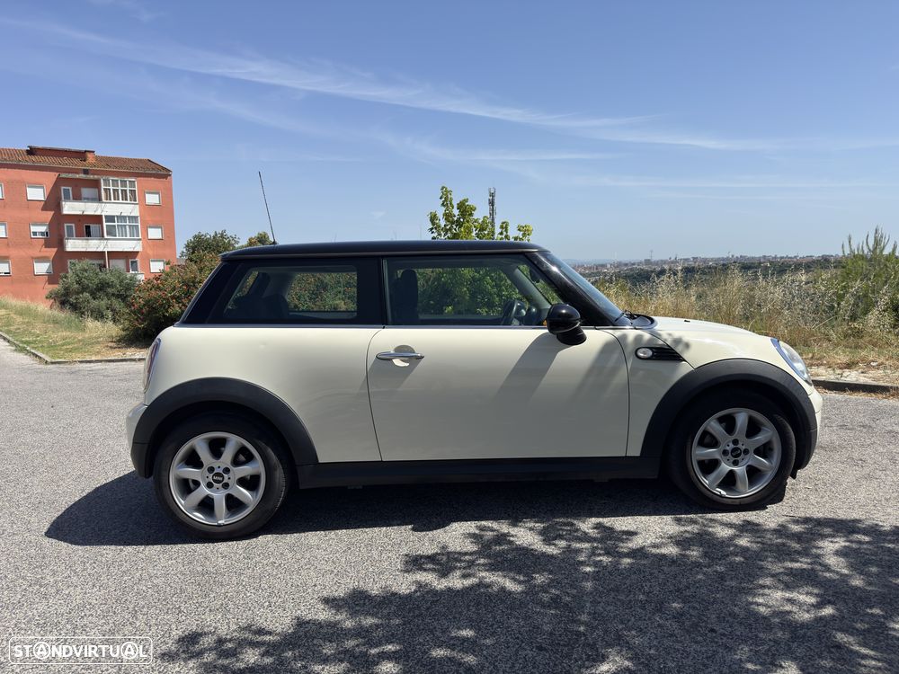 MINI 3 Portas Cooper D - 18