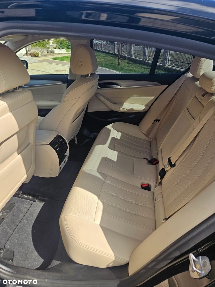 BMW Seria 5 530i GPF xDrive - 7