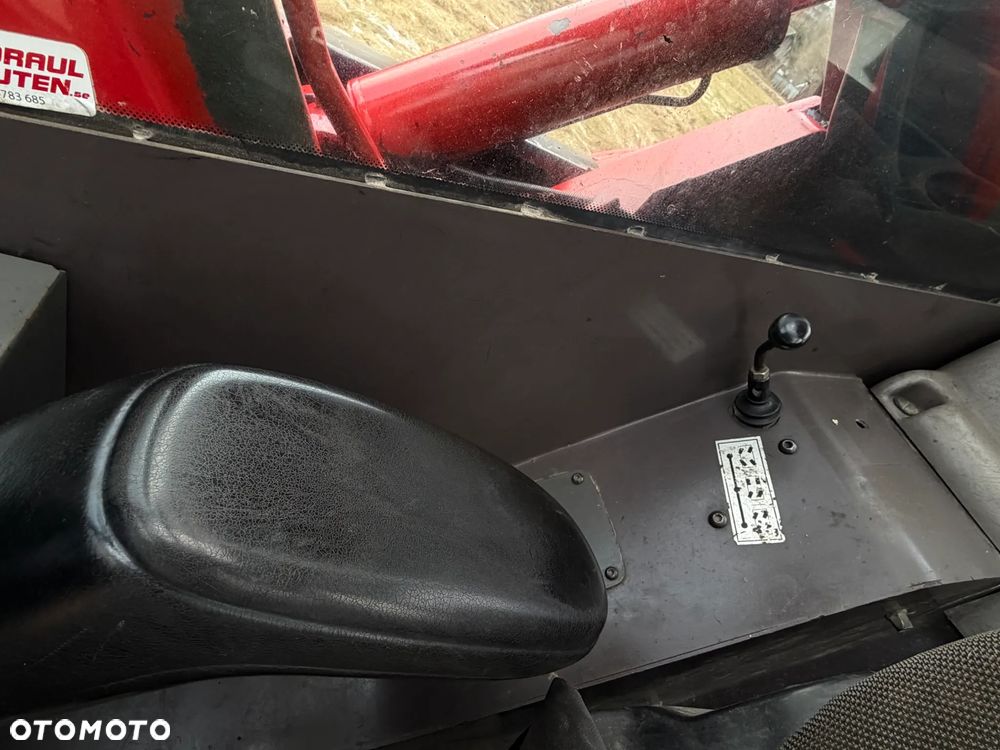 Manitou MLT523  Ładowarka teleskopowa 5m Wysięg 2,3 tony udzwig. Posuw wideł Hydrauliczny oraz rozsuwanie wideł hydr. Szybko-złącze hydrauliczne. 2x kamera PERKINS silnik TURBO  z Komuny Norweskiej! Jak Nowa 4287 mtg Zero luzów wycieków SERWISOWANA w  DEKRA.  Opony jak Nowe. Napęd 4x4 Hydrostatic REWERS - 34