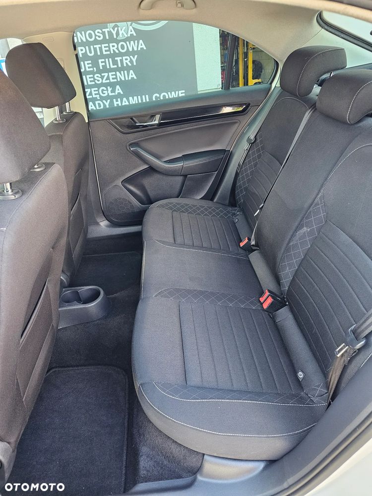 Skoda RAPID Spb 1.0 TSI Active - 8